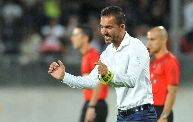 FUTEBOL - Carlos Pinto treinador do Pacos de Ferreira no jogo Vitoria de Guimaraes - Pacos de Ferreira a contar para a jornada 3 da I Liga 2016/17. Estadio D. Afonso Henriques em Guimaraes. Sexta feira, 26 de Agosto de 2016. (ASF/PEDRO G. LIMA)