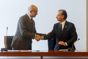 Joaquim Couto e Vitor Veloso na assinatura do protocolo